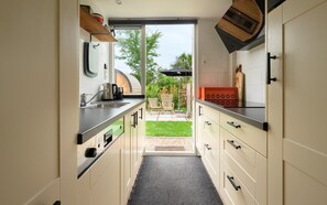 Fridge, microwave, oven, stovetop - Het Ongerepte 21 luxury chalet with privacy near beach (Renesse)