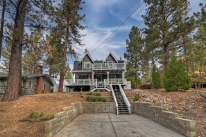 Exterior - PET FRIENDLY! Modern Upgrades! Firepit! Retro Arcade Games! Fully Fenced Backyard! (Big Bear City)