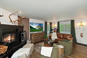 Televisión, chimenea y videojuegos 