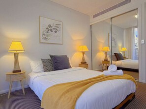 Iron/ironing board, WiFi, bed sheets - Sunlit 1BR Escape in the Heart of Zetland (Waterloo)