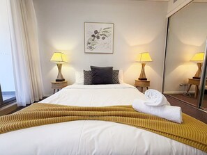 Iron/ironing board, WiFi, bed sheets - Sunlit 1BR Escape in the Heart of Zetland (Waterloo)