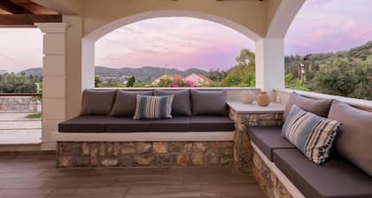 Villa 'Logas Hill' mit Bergblick, WLAN und Klimaanlage