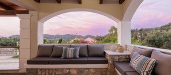 Villa Logas Hill with Panoramic Sea Views, Wi-Fi and Air Conditioning