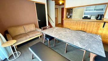 Leilighet – basic, fjellutsikt | Oppholdsområde