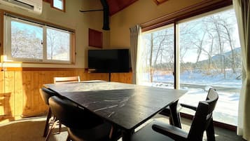 Eenvoudig appartement, uitzicht op bergen | Woonruimte