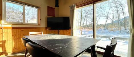 Basic Apartment, Mountain View | Living area