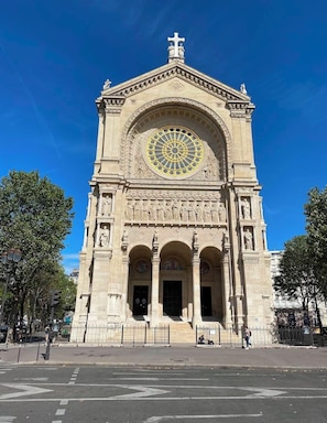 Point of interest - Paris chic elegance between Opéra and department stores (Paris)