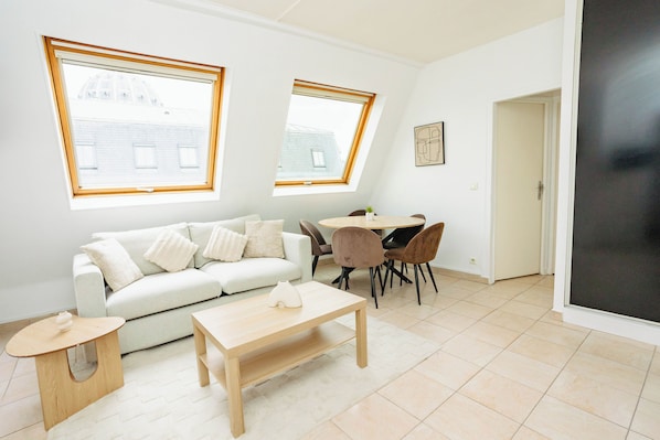 Smart TV - Paris chic elegance between Opéra and department stores (Paris)