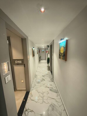 Lobby - Hotel New Mahaveer (Ahmedabad)