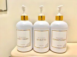 Hair dryer, towels, toilet paper - XeroB HOUSE FLOLIA303 (Osaka, Naniwa Ward, Nanbanaka)