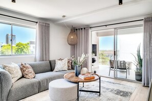 TV, offices - Green Point Modern 2bed Apartment Azura Atlantic (Cape Town)