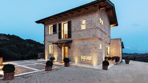 Exterior - Wonderful private villa for 8 people with A/C, private pool, WIFI, TV and panoramic view (Monteprandone)