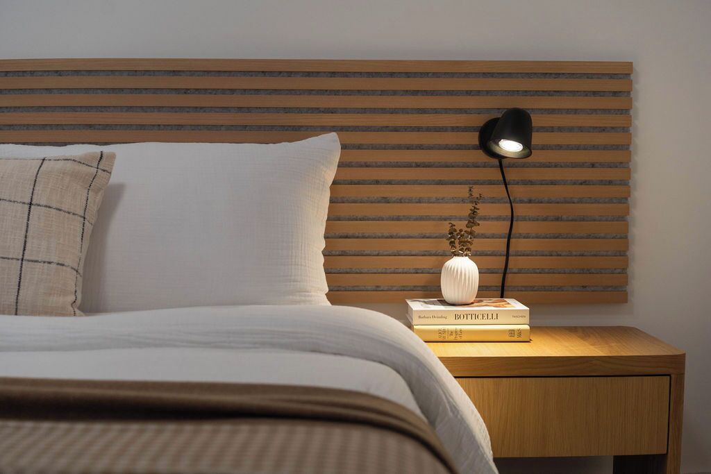 Skrivebord, strykejern/-brett, wi-fi (inkludert) og sengetøy