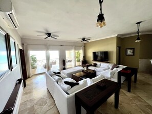 Living area - All-inclusive luxury beachfront condo, great sea views! (Cabarete)
