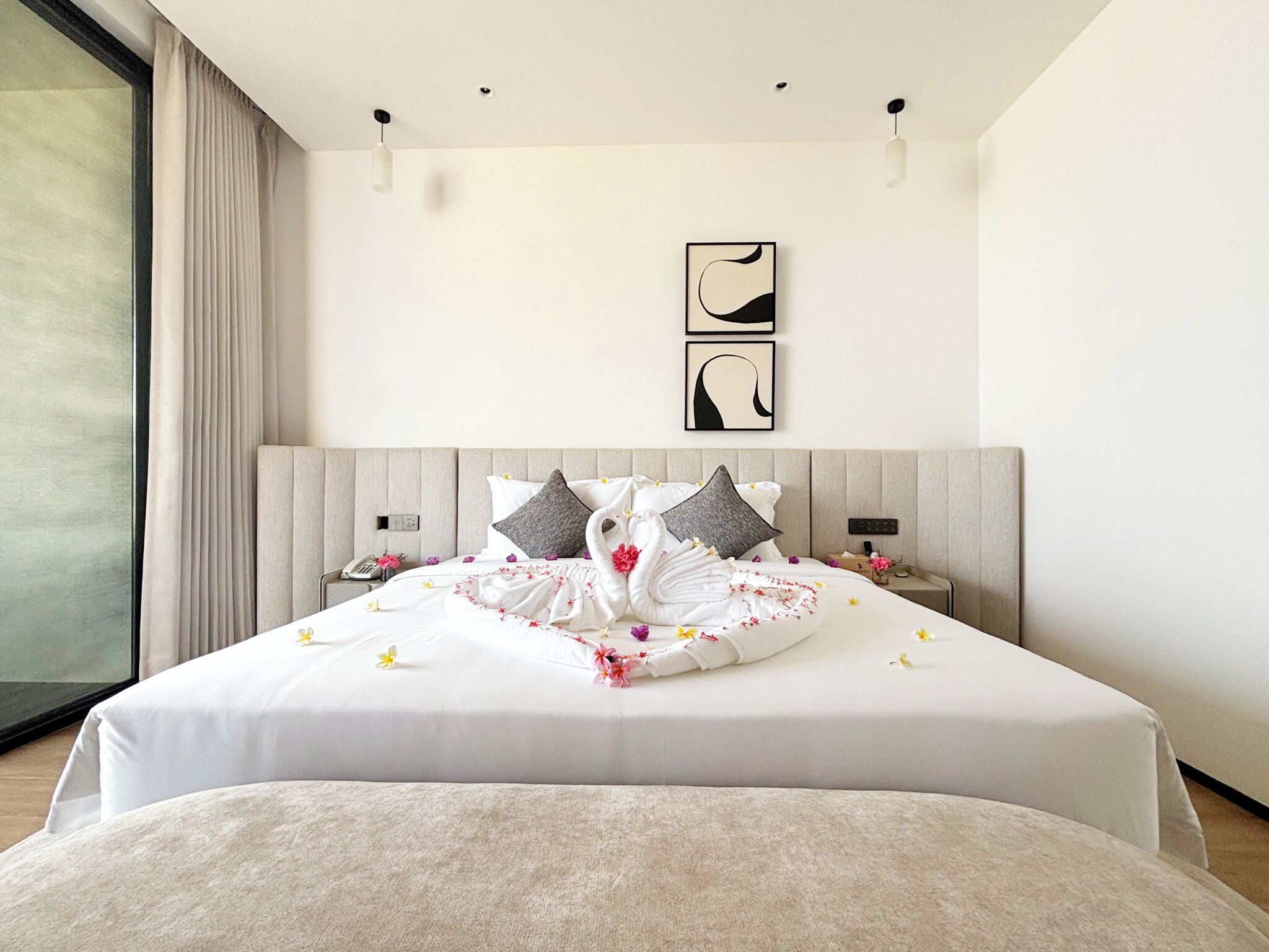 Ocean View Two-Bedroom Pool Villa | Escrivaninha, Wi-Fi de cortesia