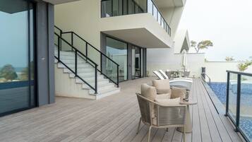 Ocean View Three-Bedroom Pool Courtyard Villa | Balcony