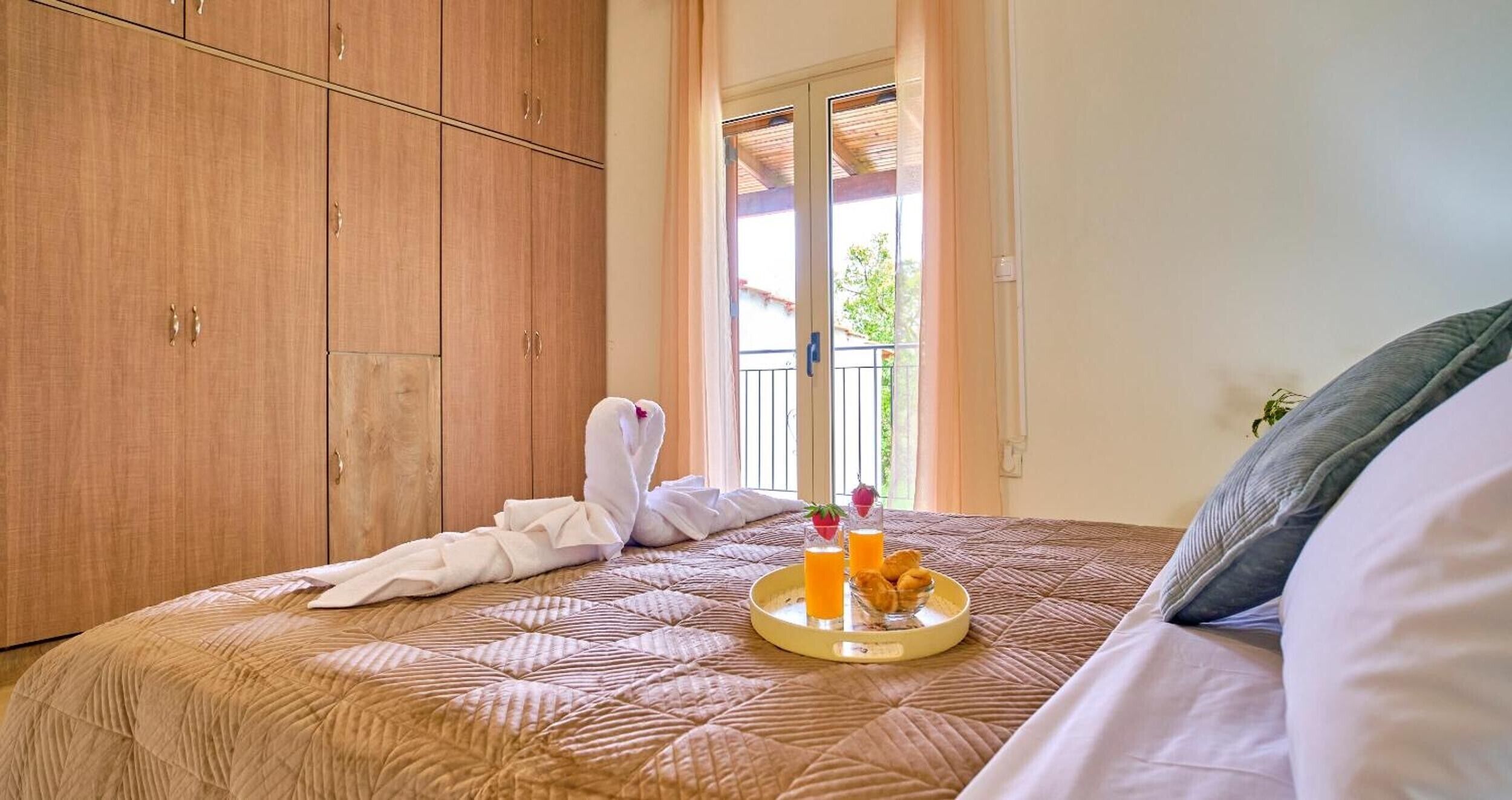 مكواة/لوح كي وواي فاي وملاءات أسرّة