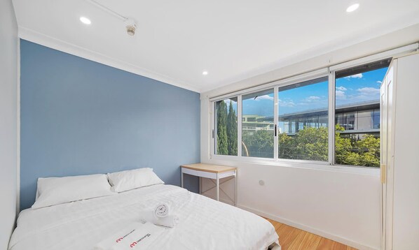 Iron/ironing board, WiFi, bed sheets - MetaWise BnB | Cozy Modern Studio Rushcutters | Room 4 (Rushcutters Bay)