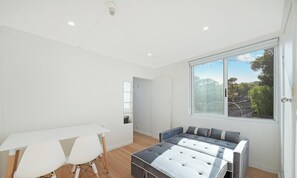 Interior - MetaWise BnB | Cozy Modern Studio Rushcutters | Room 4 (Rushcutters Bay)