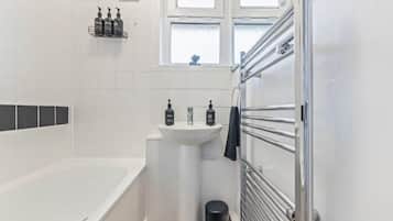 Deep-soaking bathtub, hair dryer, towels
