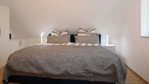 Room - Exclusive, detached vacation home on the water with great canal views (Greetsiel)