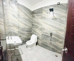 Ducha, artículos de tocador gratuitos, toallas, jabón