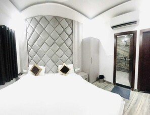 Deluxe Double Room | Desk, free WiFi - Hotel Green Apple  (Bareilly)