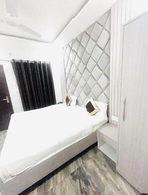 Deluxe Double Room | Desk, free WiFi - Hotel Green Apple  (Bareilly)