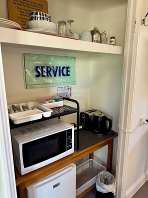 Interior - Heritage York Wildflower Junior Suite with four poster bed in York town (York)