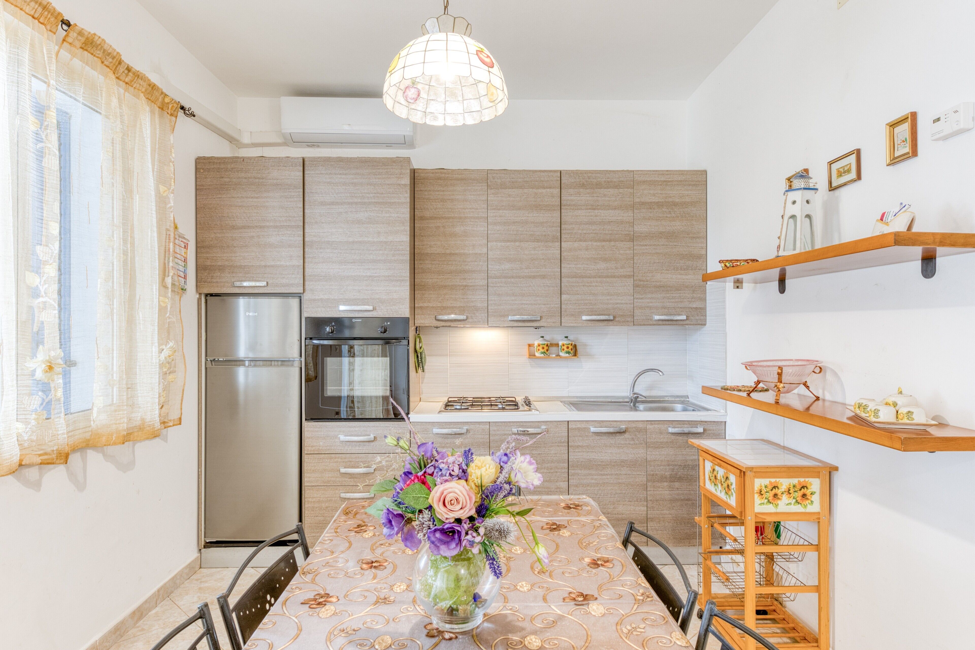 Réfrigérateur, four, plaque de cuisson