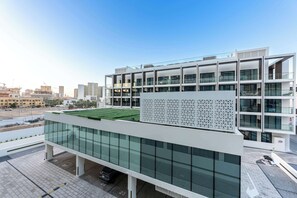 Exterior - Free housekeeping visits during your stay - StayShort - Chic 1 Bedroom Apartment that sleeps 4 in JVC! (JVC)