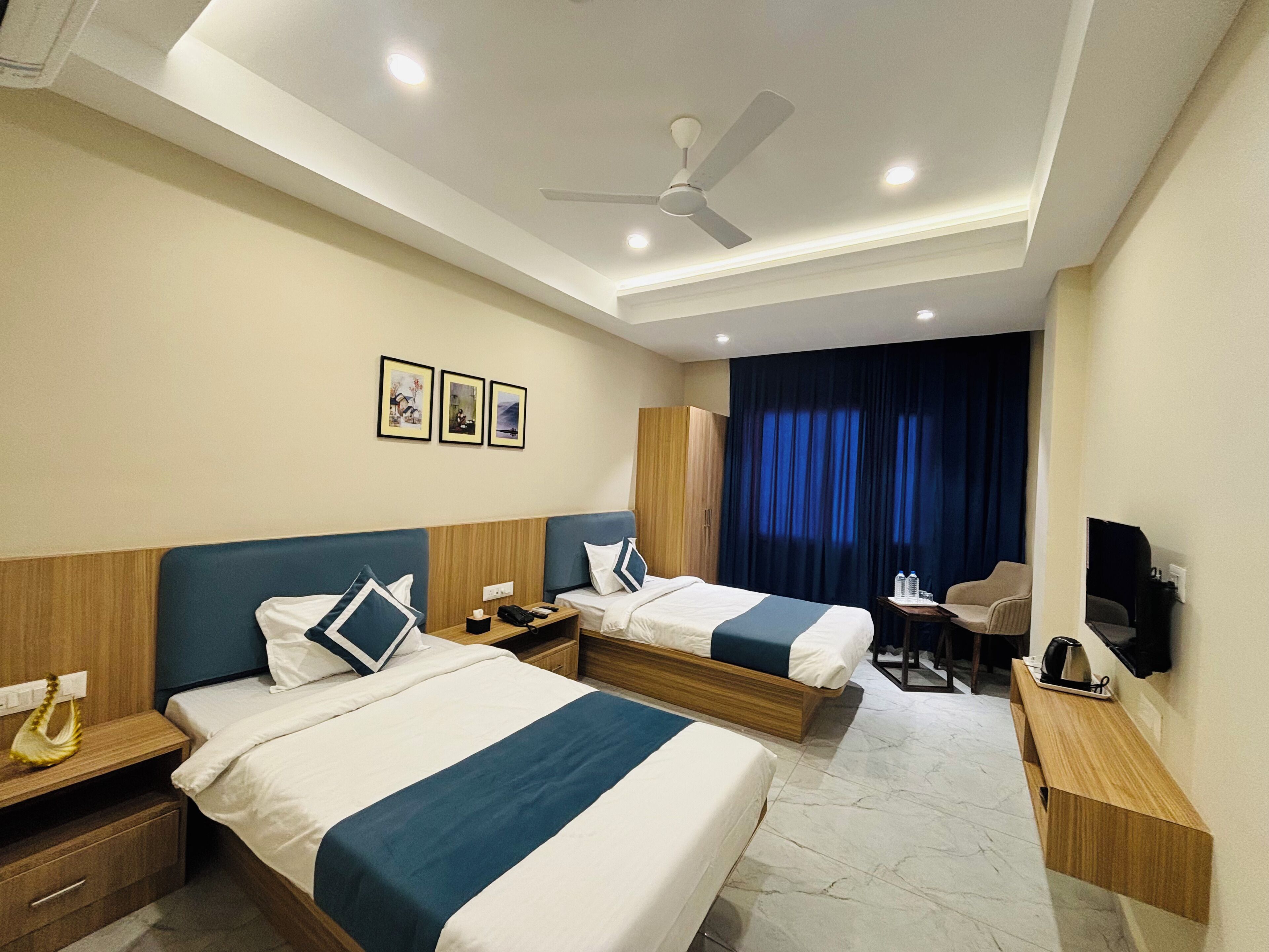 Laptop workspace, free WiFi