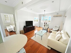 Smart TV - RAG25 - Balmoral Beach Lifesaver – Executive Listing (Mosman)
