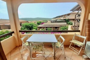 Outdoor dining - Studio apartment of approximately 28 square meters, 200 meters from the beachComprising a living room with a fully equipped kitchenette, a double sofa bed, and a bathroom with a shower.The apartment is on the first floor and features a furnished veranda  (Marinella)