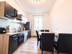 Fridge, oven, stovetop, dishwasher - Vacation apartment Gleis.2 (Oberstaufen)