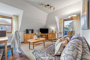 Fernseher, Bücher, Stereoanlage