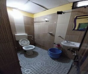 ห้องเอ็กเซกคิวทีฟ | ห้องน้ำ | ผ้าเช็ดตัว, สบู่, ยาสระผม, กระดาษชำระ