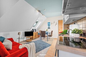 TV, libri, impianto stereo