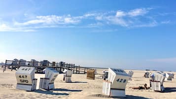 Una spiaggia nelle vicinanze