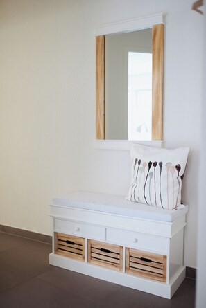 Interior - Modern holiday apartment with a terrace in the heart of Husum, close to the beac (Husum)