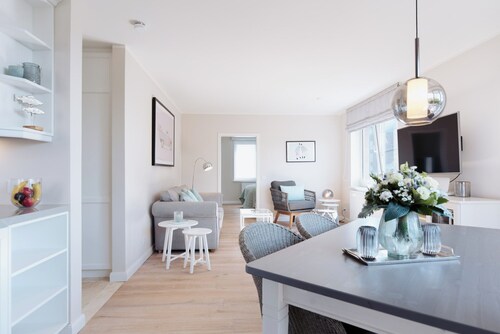 Komfortable Ferienwohnung mit Balkon und Parkplatz direkt am Husumer Hafen