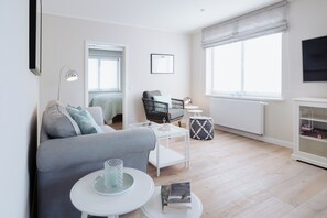 TV, stereo - Comfortable vacation apartment with balcony and parking directly at Husum harbor (Husum)