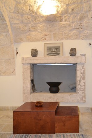 Interior - Holiday Home "Sunland - Il Sole" with Pool, Garden, Veranda-Canopy, Wi-Fi & Air Conditioning (Latiano)