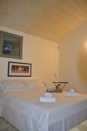 Iron/ironing board, WiFi, bed sheets - Holiday Home 'Trullo I Luoghi Del Sole 2018 Sun's' with Balcony, Wi-Fi and Air Conditioning (Latiano)