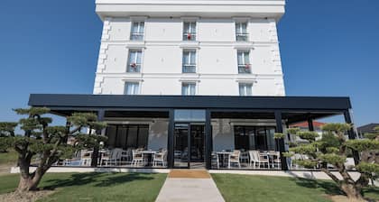 Hotel By Holiday