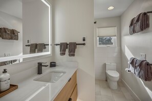 Hair dryer, towels - Expansive home that sleeps up to 7 on 5 acres with stunning mountain views, chef's kitchen, hot tub, entertainment room, 2 car garage, and 2 Fireplaces. (Pagosa Springs)