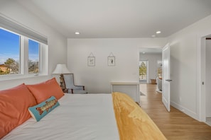 4 bedrooms, desk, iron/ironing board, free WiFi - Expansive home that sleeps up to 7 on 5 acres with stunning mountain views, chef's kitchen, hot tub, entertainment room, 2 car garage, and 2 Fireplaces. (Pagosa Springs)