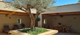 BEAUTIFUL COUNTRY HOUSE FOR 16 to 18 PEOPLE 6 bedrooms and 3 bathrooms