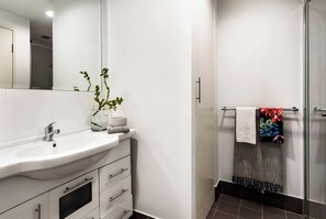 Bathroom - Adelaide Central Living! (Adelaide)