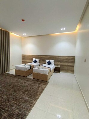 In-room safe, blackout drapes, iron/ironing board, free WiFi -  Golden Elite Hotel (Madinah)